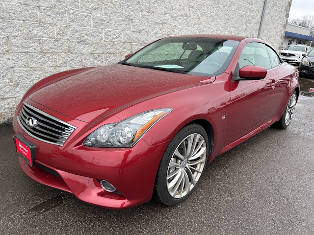 2015 INFINITI Q60 Base