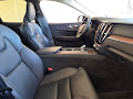 2023 Volvo XC60 B5 Ultimate Dark Theme