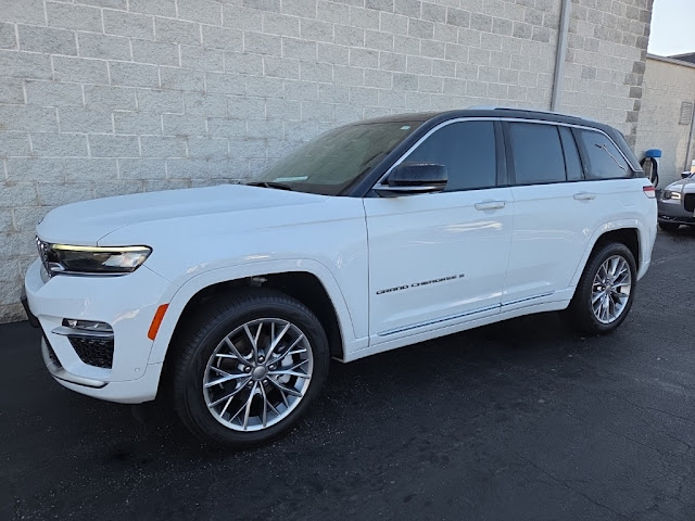 2022 Jeep Grand Cherokee Summit