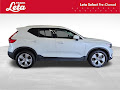 2022 Volvo XC40 Momentum